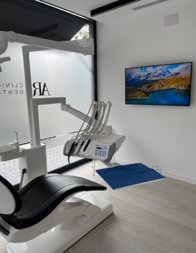 Box con TV en AR clínica dental en Tarragona